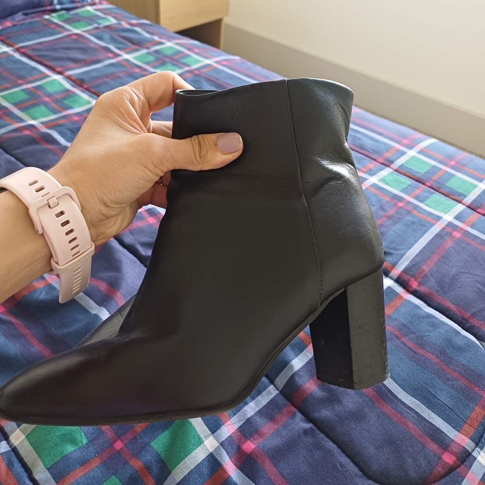 Aquatalia Black Ankle Booties Sleek and Stylish